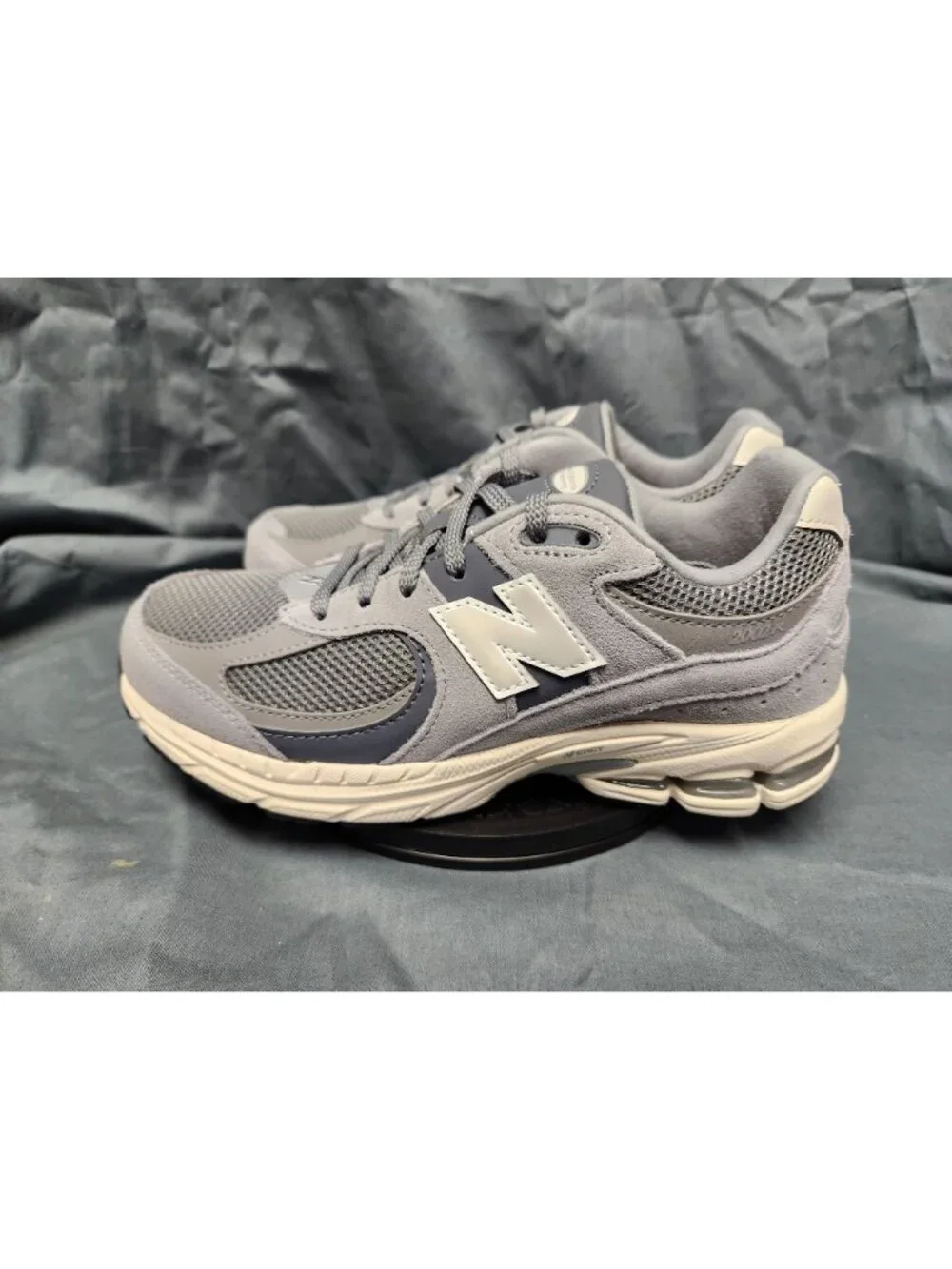 New Balance 2002 (GS) Sneakers Suede GC2002ST Grey Boys Size 4 NEW IN BOX!